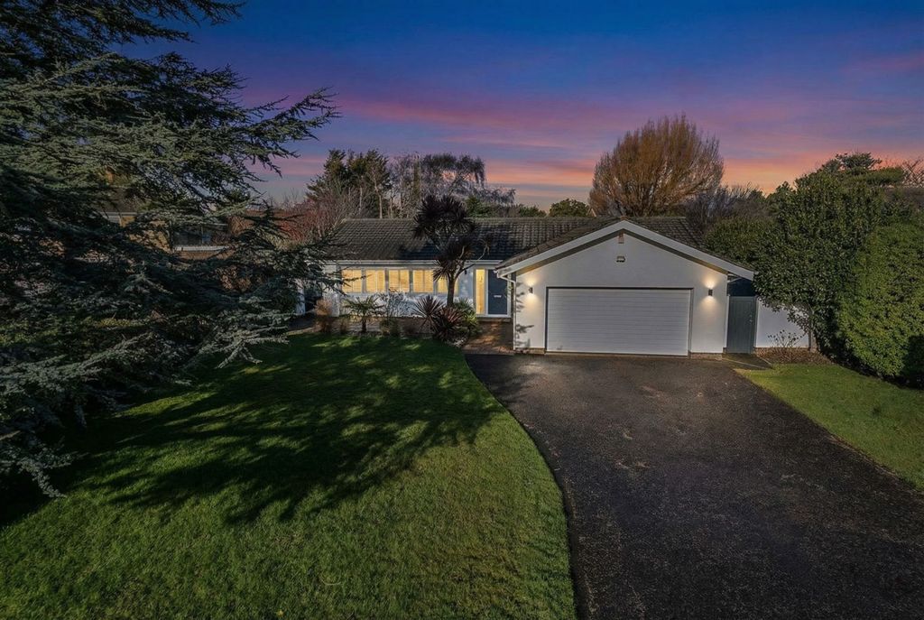 Property photo 1 of 24 Twilight