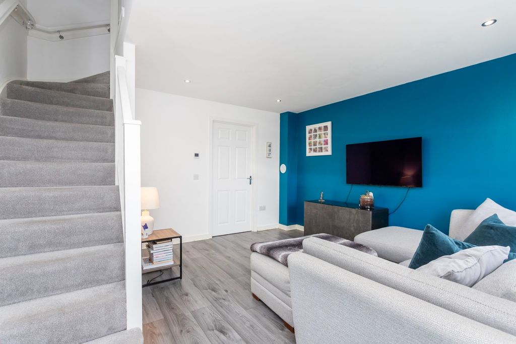 Property photo 2 of 24 5203072