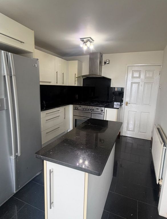 Property photo 2 of 3