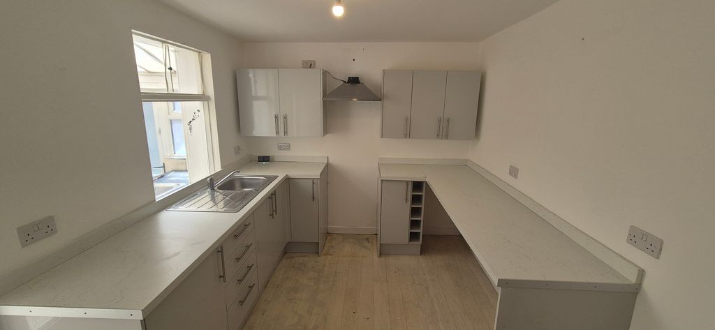 Property photo 2 of 12 Image