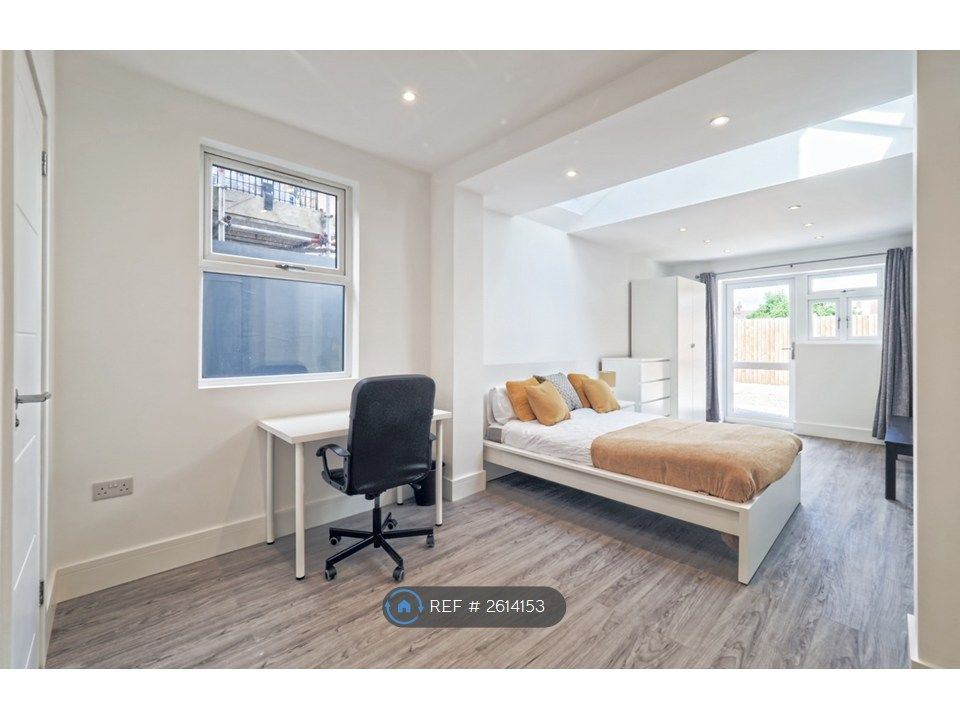 Property photo 2 of 9 Room 2 - Available On 19th October