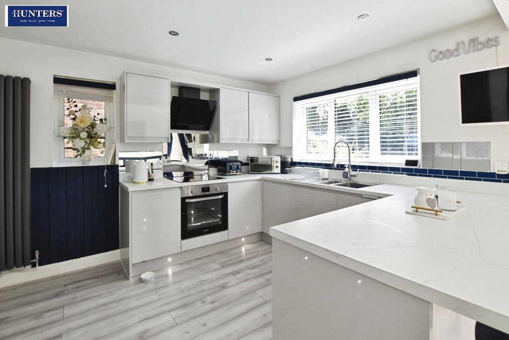 Property photo 2 of 29 Kitchen/Diner