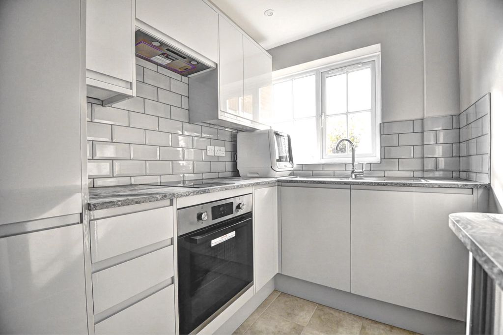 Property photo 3 of 9 676666_3_8298181