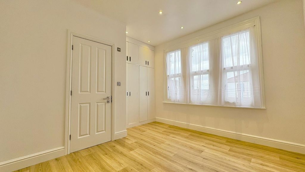 Property photo 3 of 4 Bedroom