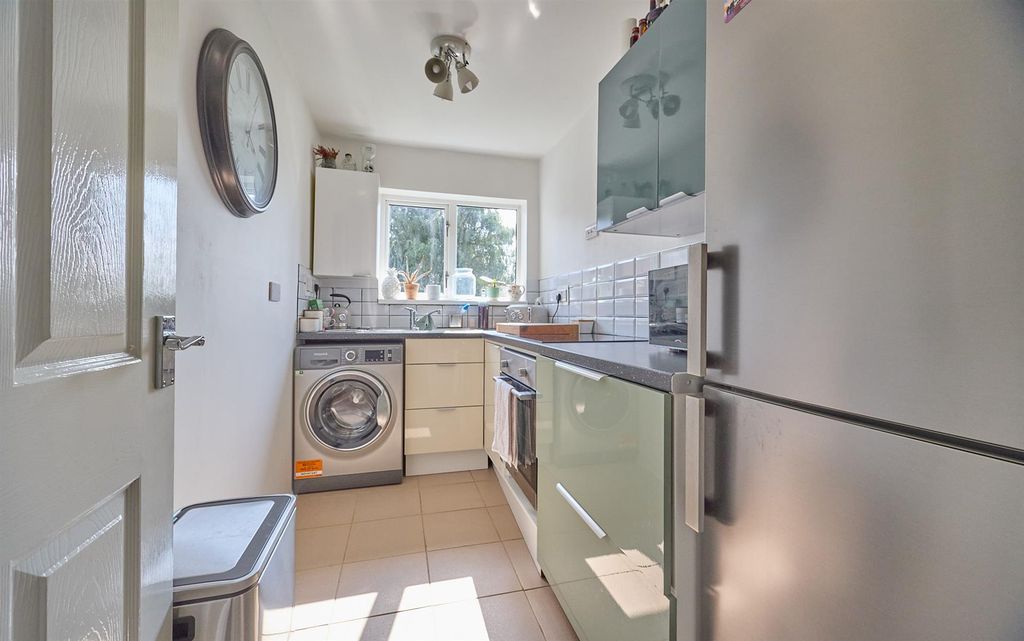 Property photo 3 of 6 Kitchen
