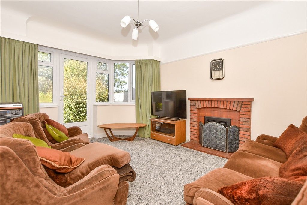 Property photo 2 of 12 Lounge