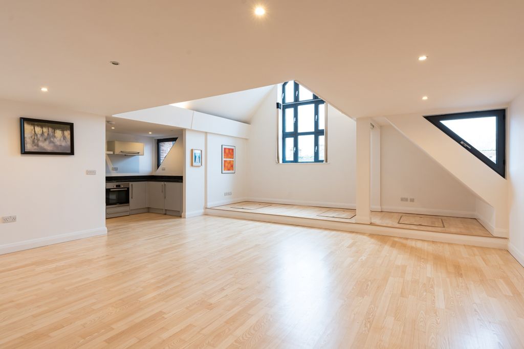 Property photo 2 of 16 48 The Lion Brewery-00957