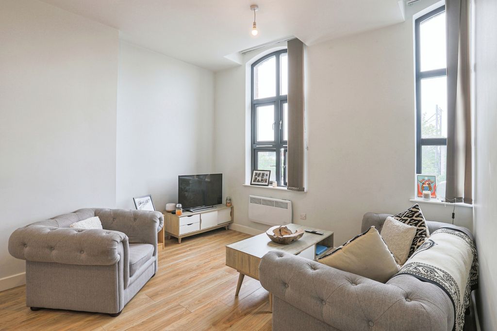 Property photo 2 of 12 Lounge