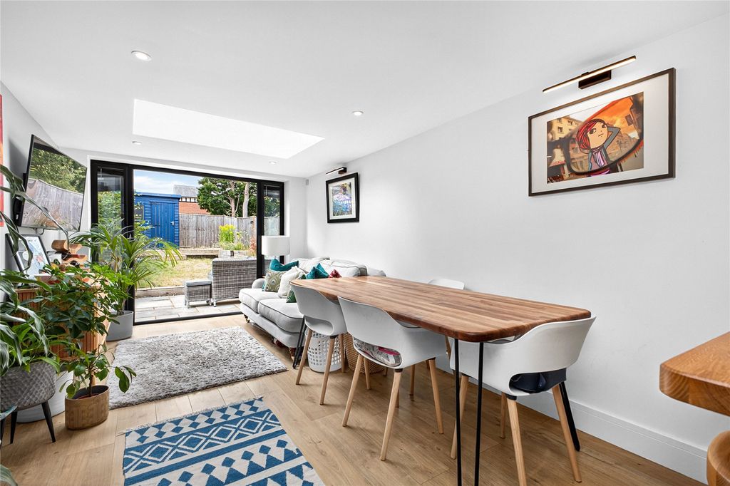 Property photo 3 of 18 Dining Area