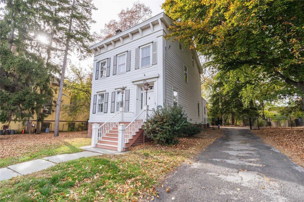 Property photo 1 of 22