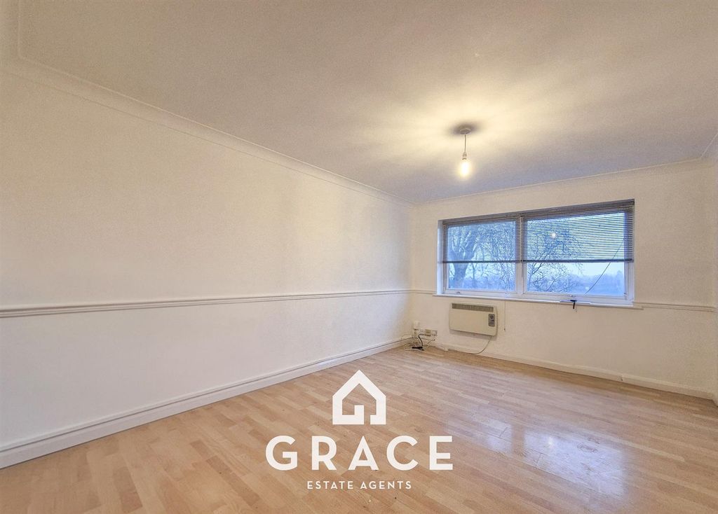 Property photo 2 of 7 Lounge/Diner