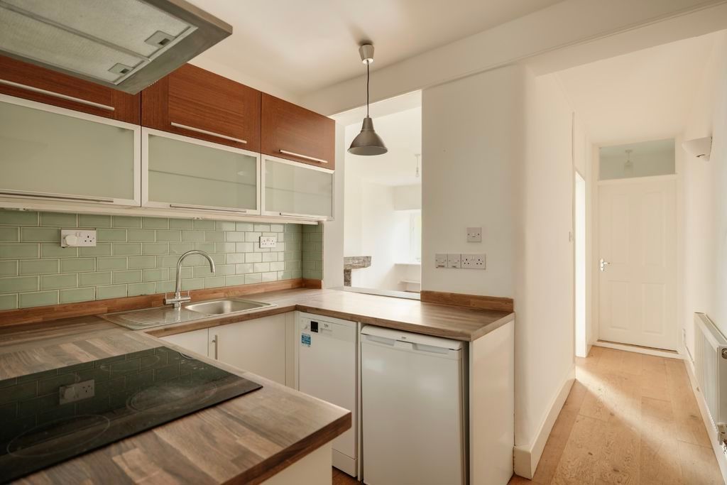 Property photo 3 of 10 Kitchen
