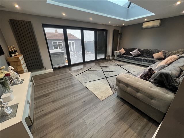 Property photo 3 of 21 Lounge