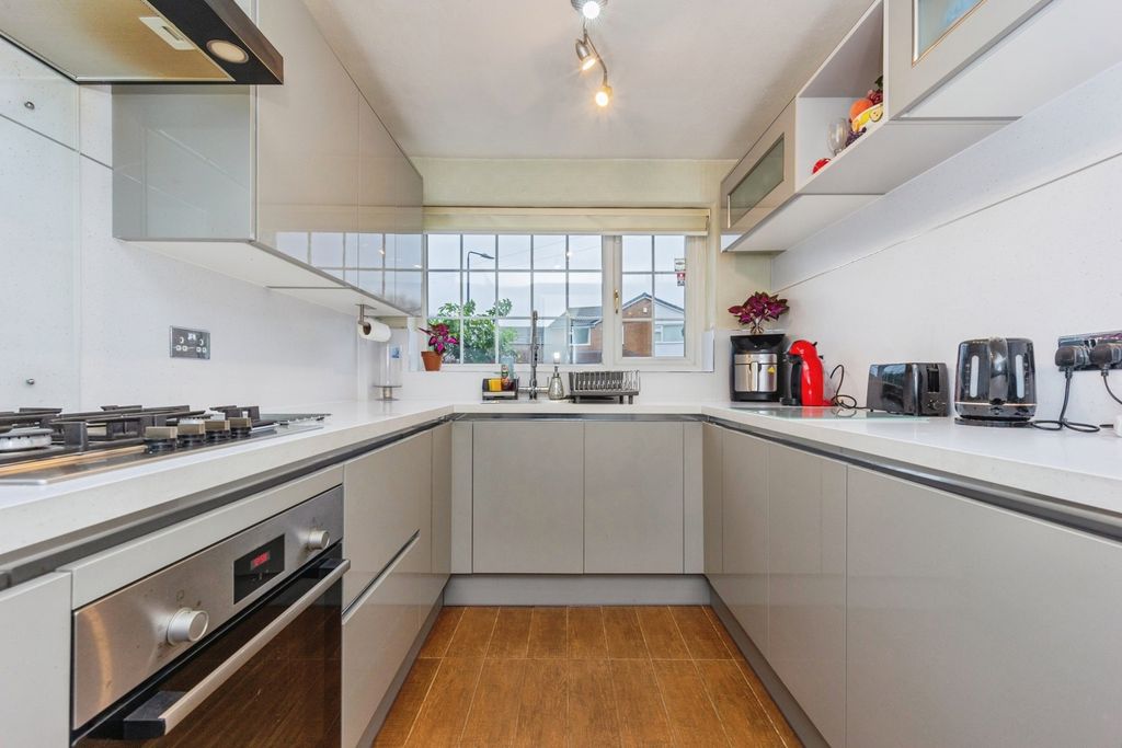 Property photo 3 of 17 Pbox-Img.Jpg