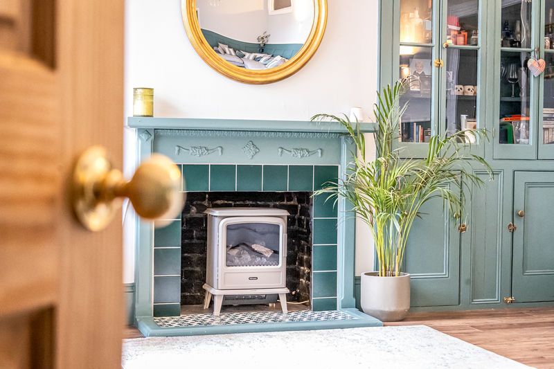 Property photo 2 of 28 .