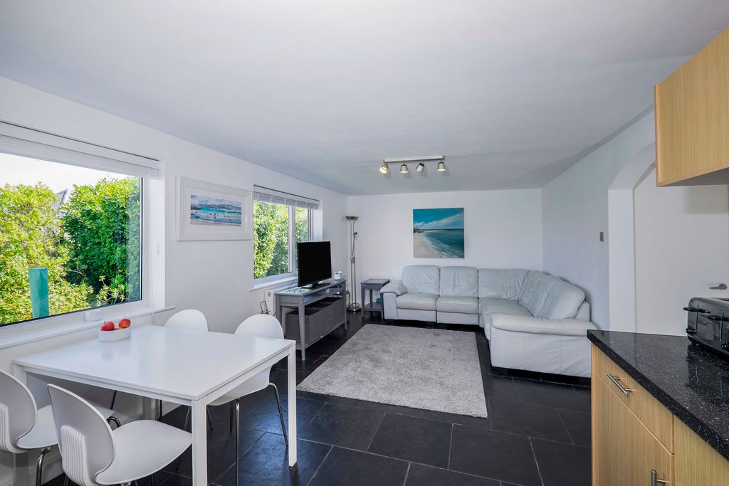 Property photo 2 of 16 Pbox-Img.Jpg