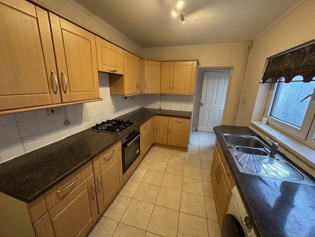 Property photo 3 of 9 Kitchen