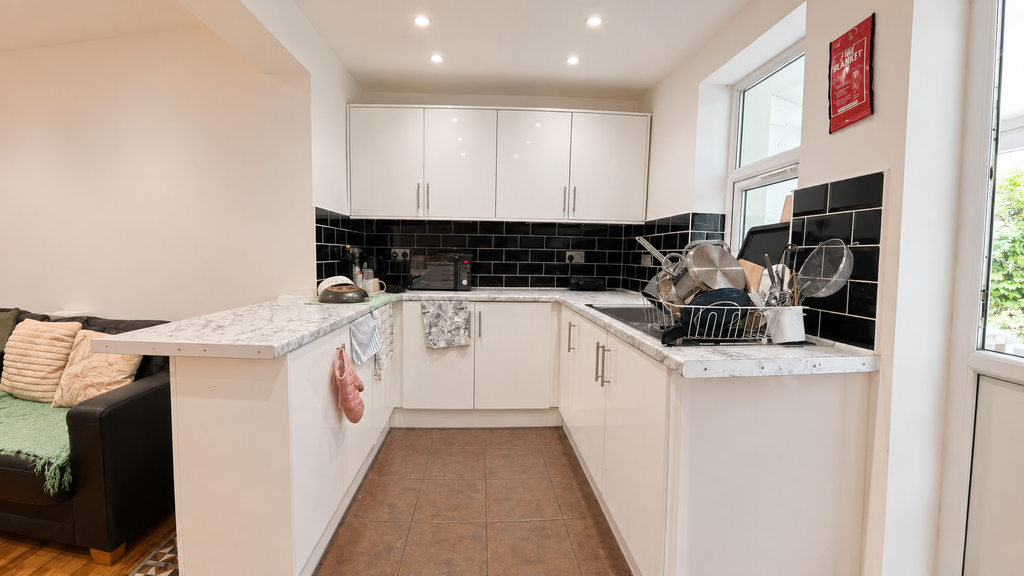 Property photo 3 of 15 Kitchen