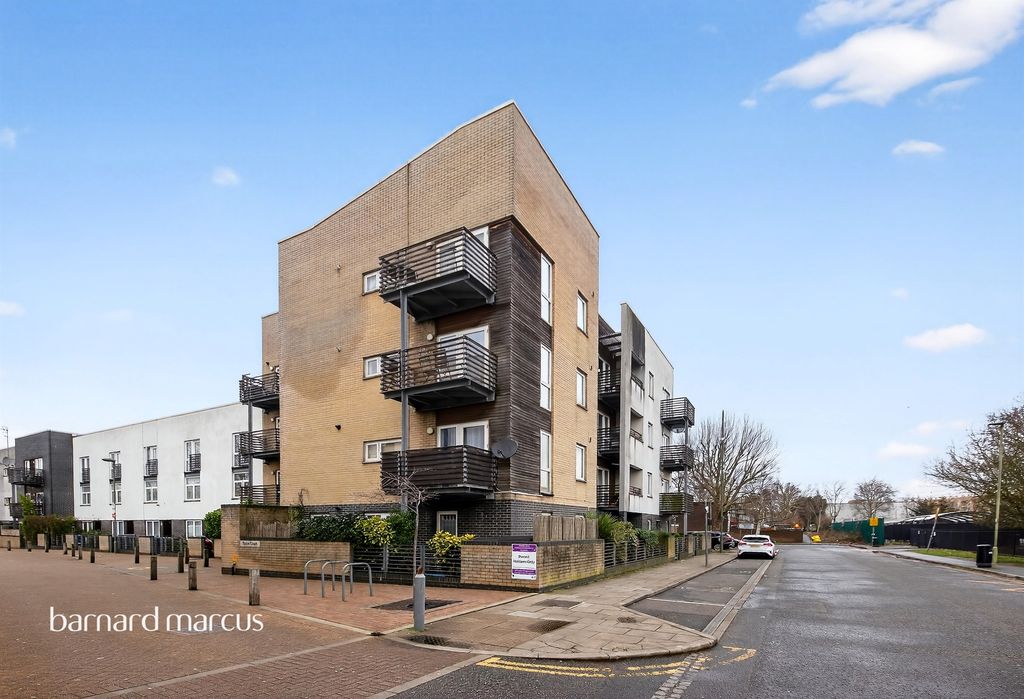 Ruby Way, London NW9, 2 bed flat for sale, £299,999 | PrimeLocation