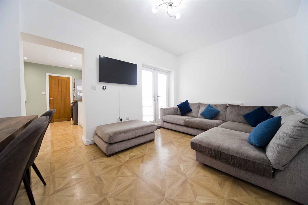 Property photo 3 of 22