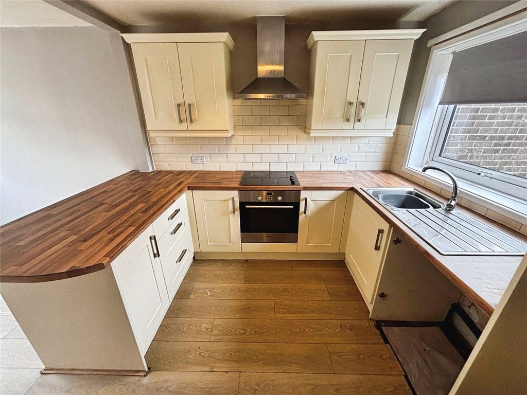 Property photo 3 of 12 Kitchen