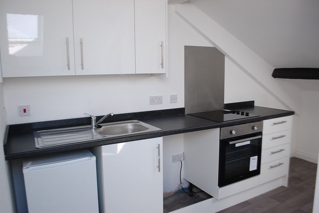 Property photo 2 of 8 Dining Kitchen