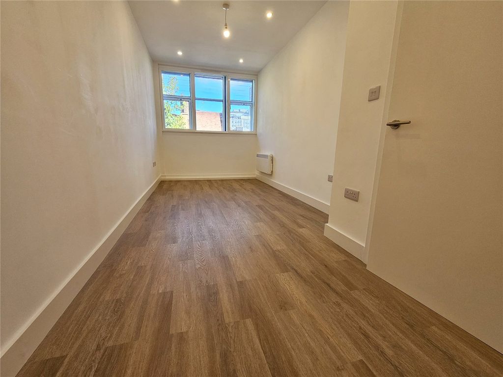 Property photo 3 of 8 Picture No. 01