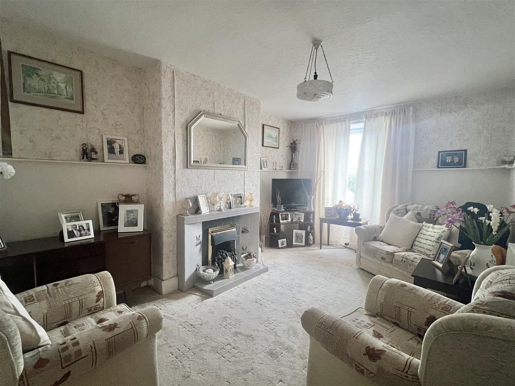 Property photo 2 of 30 Lounge