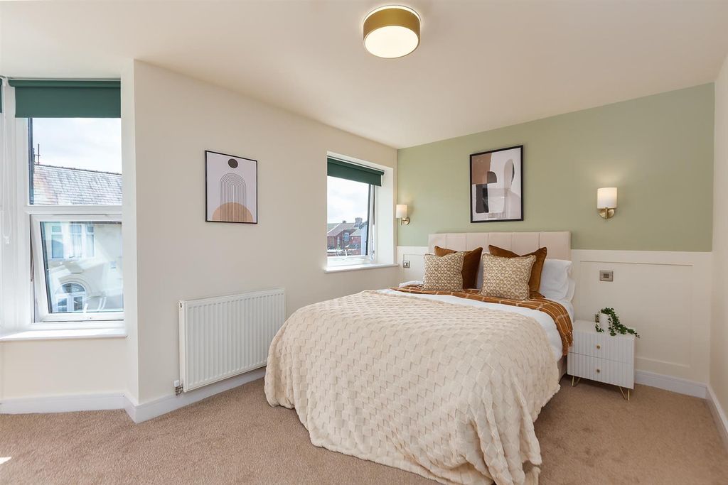 Property photo 2 of 15 Bed 3 01.Jpg