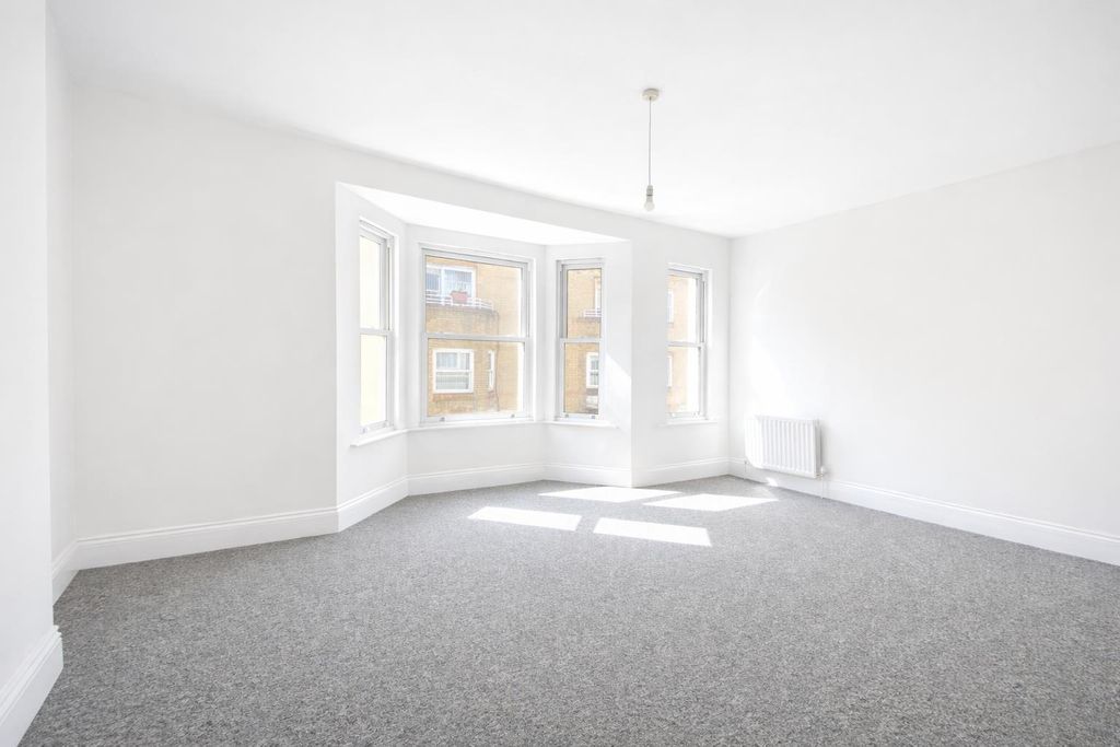 Property photo 1 of 6 Fb033A87-5211-4B7C-Ad8A-128A3E84E7Ca.Png