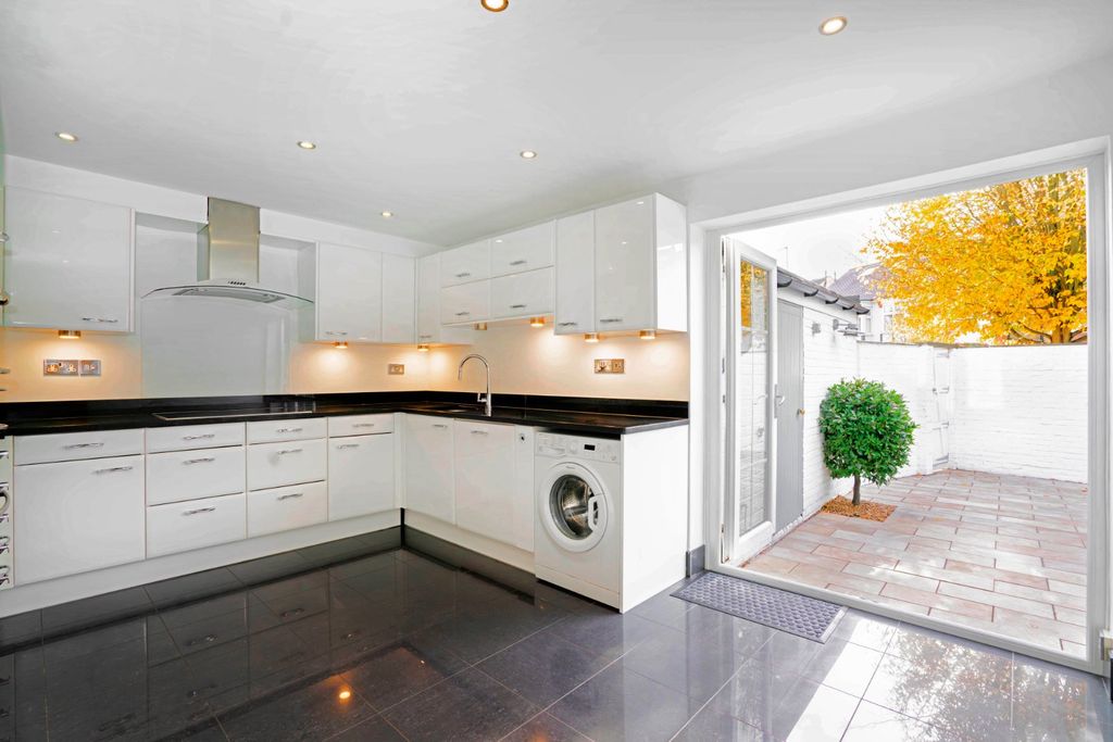 Property photo 3 of 15 Picture No. 16