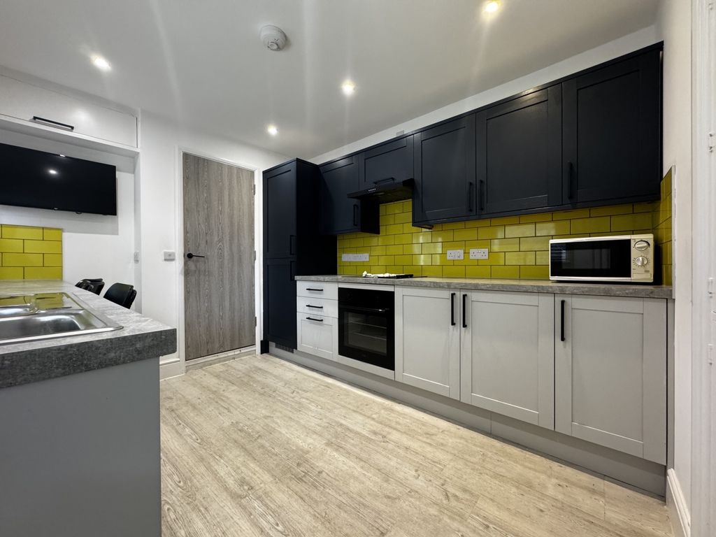 Property photo 3 of 13 Img_8012