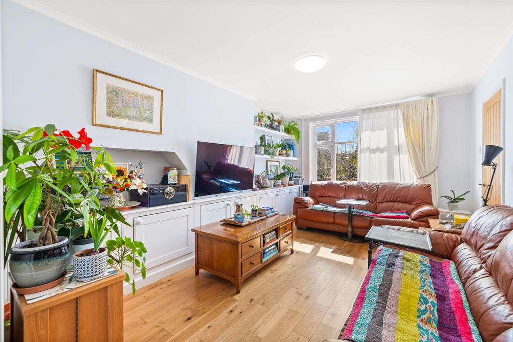 Property photo 2 of 17 Living Room