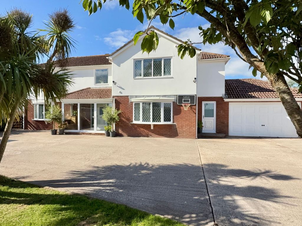 Property photo 1 of 52
