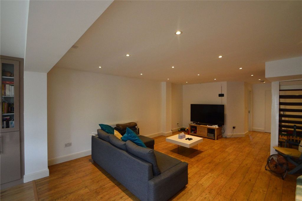 Property photo 2 of 18 Picture No. 05