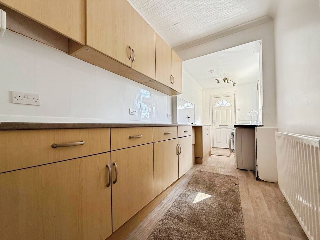 Property photo 3 of 12 Photo 8