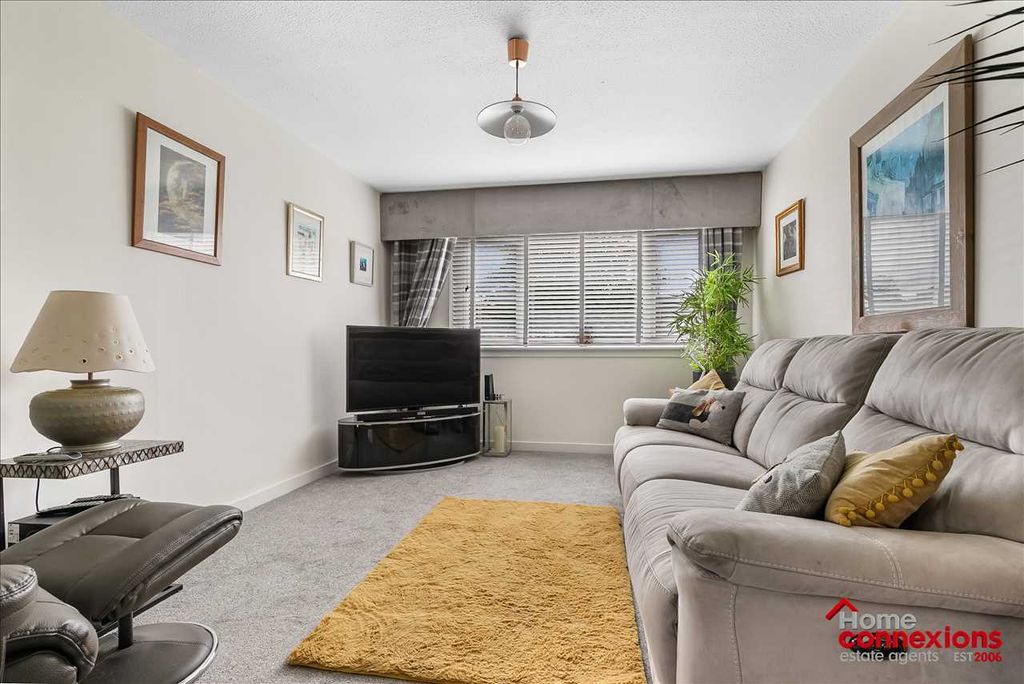 Property photo 2 of 13 Lounge