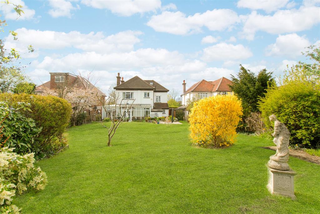 Property photo 2 of 20