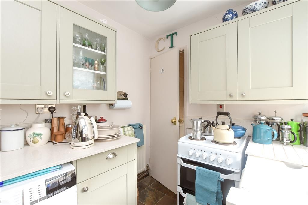 Property photo 3 of 11 Kitchen