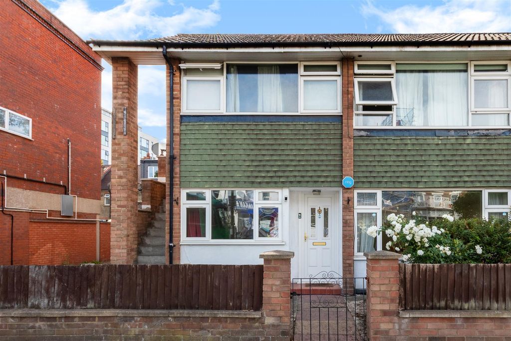 Property photo 1 of 11 External