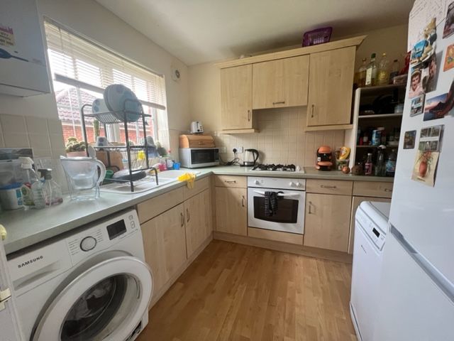 Property photo 2 of 10 Kitchen