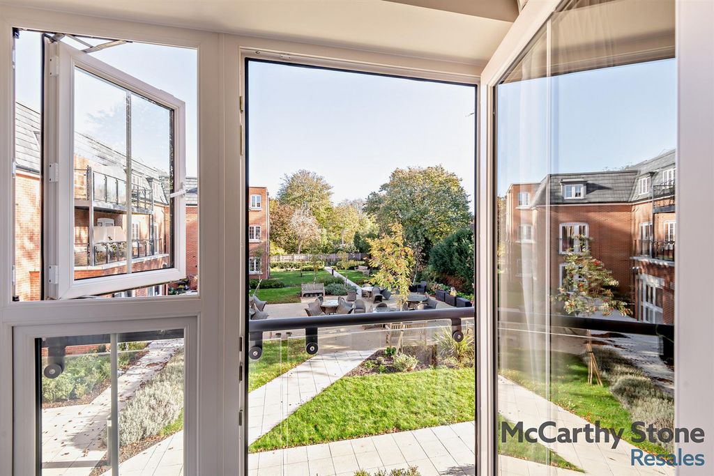 Property photo 2 of 16 8668150-Interior01-800.Jpg