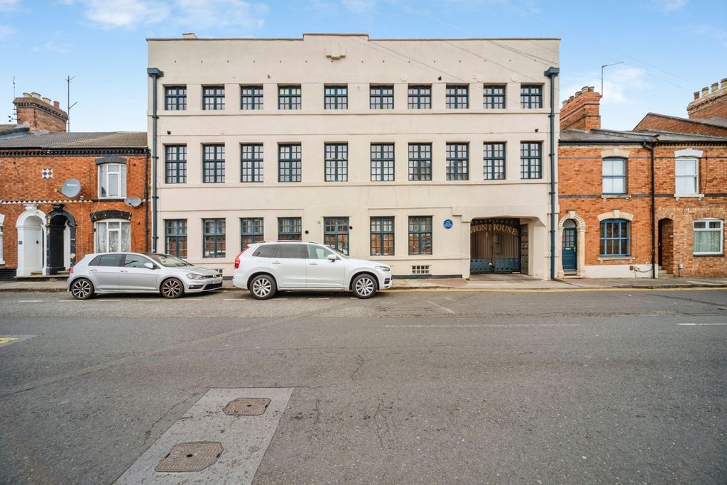 Property photo 1 of 26 Pbox-Img.Jpg