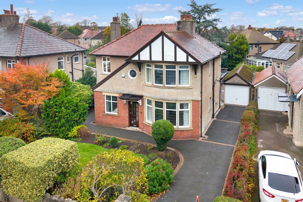 Property photo 1 of 21 Welcome To Hall Drive