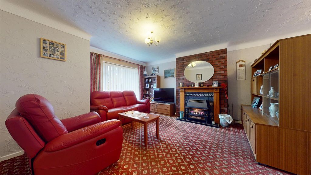 Property photo 2 of 19 Kendal Drive Living Room