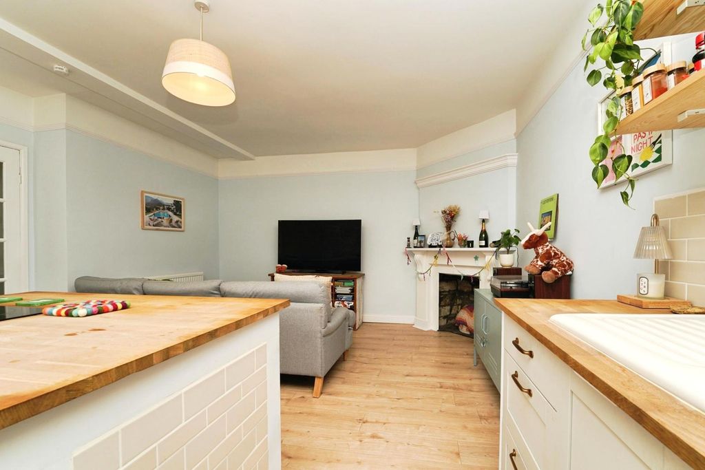 Property photo 3 of 14 Pbox-Img.Jpg