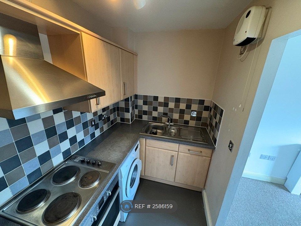 Property photo 3 of 9 Kitchen 2