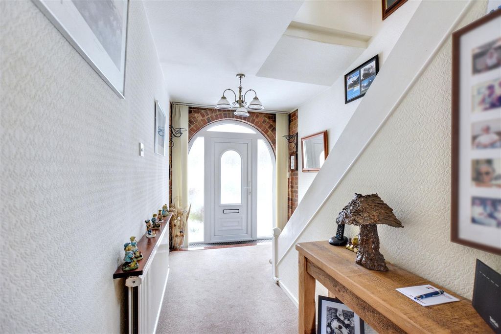 Property photo 2 of 28 Entrance Hall_2.Jpeg