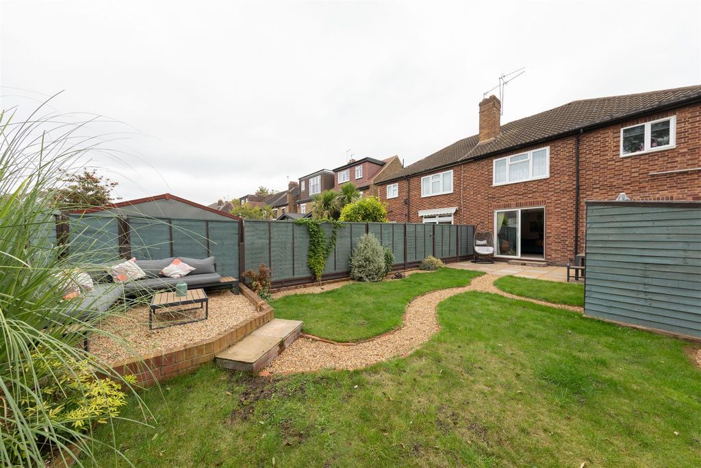 Property photo 3 of 20 Heathcote Grove E4