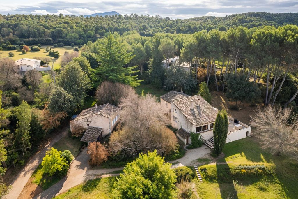 Property photo 2 of 33